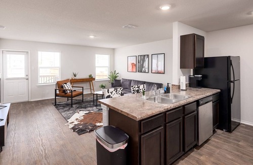 San Antonio House | Your Alamo Oasis