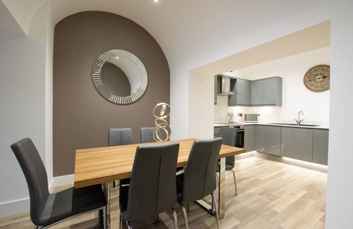 Bristol Apartment | Your Apartment | Bristol Rowan Tree - No.2