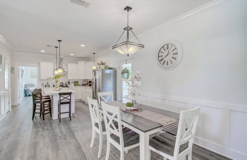 Long Beach House | YOUR BEACH RETREAT! Walk to Beach, Downtown, Restaurants and More!