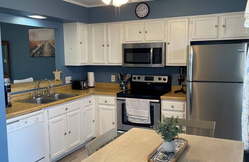 Bethany Breeze House | Your Beachy Getaway! 3-bedroom 2.5 bath with pool and Tennis court Sleeps 8