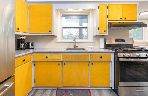 Oak Bay House | Your choice of 2 or 3 bedroom configuration