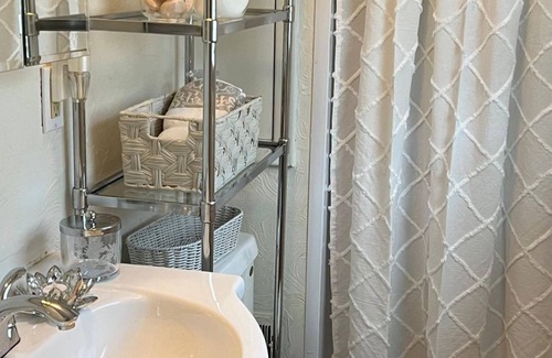 Churchhill House | Your comfortable home with office space? Equipped kitchen and free internet
