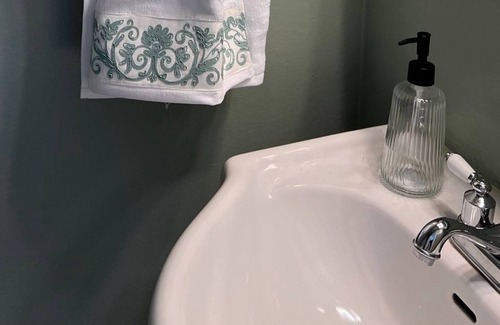 Churchhill House | Your comfortable home with office space? Equipped kitchen and free internet