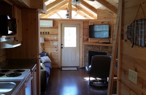 Cherokee Cabin | Your dog wants this cabin! Close to Casino & Polar Express. NO crazy hills!