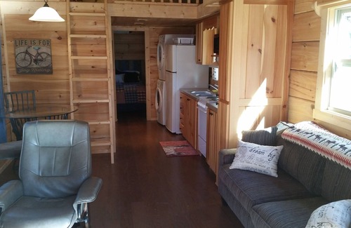 Cherokee Cabin | Your dog wants this cabin! Close to Casino & Polar Express. NO crazy hills!