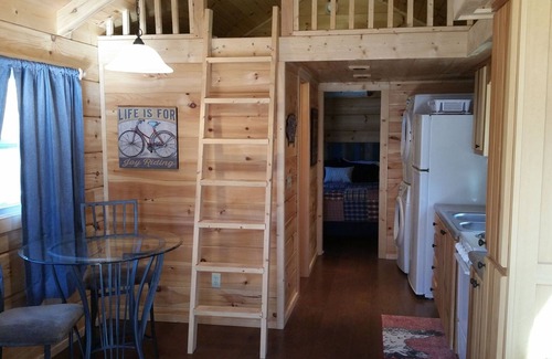 Cherokee Cabin | Your dog wants this cabin! Close to Casino & Polar Express. NO crazy hills!