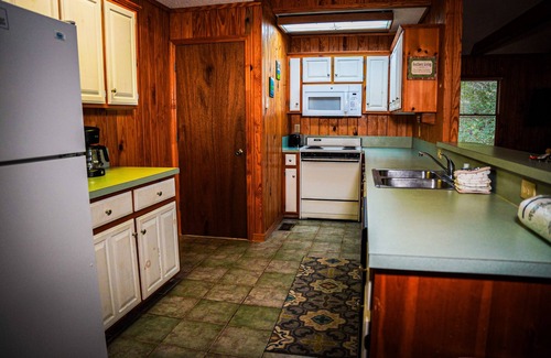 Pine Mountain Ski Chalet | Your family will love this spacious country gem with screened in porch!
