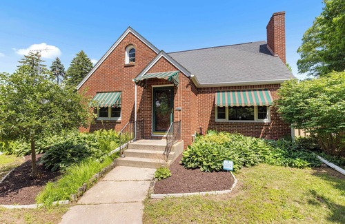 Holcomb House | Your friendly neighborhood Airbnb