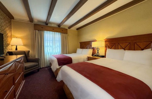 Western Division Hotel | Your Gateway to Stone Bridge with Relaxing Room and Free Breakfast