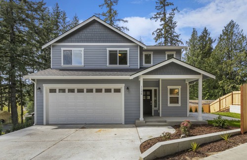 West Hills House | Your Getaway Awaits! New 3-Bedroom Nestled In The Trees