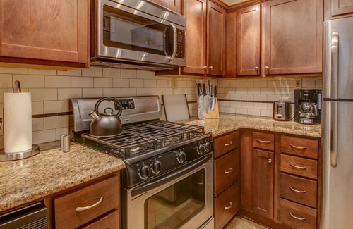Midtown Apartment | YOUR HEART OF MIDTOWN MAISONETTE!