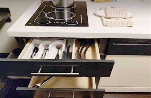 Somerset Hotel | Your Home Away From Home! 3 Relaxing units w/Kitchen. Near Revere Park!
