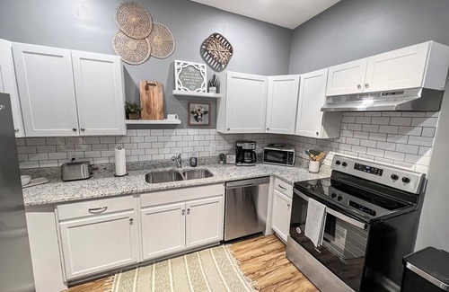 Murfreesboro House | Your home away from Home. 4 blocks from downtown, 2 miles from MTSU