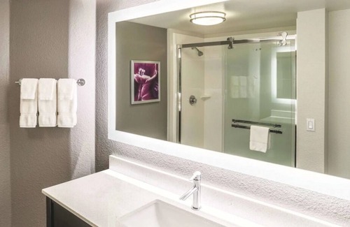 Woodlands Village House | Your Home Away From Home! 3 Convenient Units, Free Parking, Free Breakfast