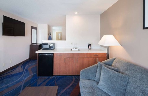 Tri-Cities House | Your Home Away From Home! 2 Family-friendly Units! Near Tri-Cities Airport!