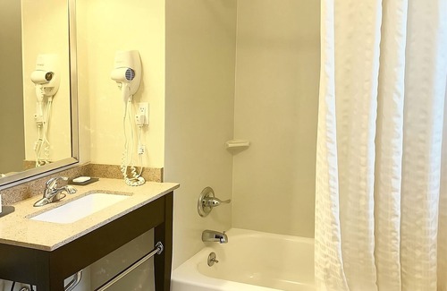 Koreatown Hotel | Your Home Away From Home! 2 Comfortable Units Near Flatiron Bldg., Pets Allowed!