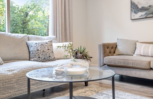 Sellwood-Moreland Condo | Your Home Away From Home - Sellwood Condo, SE PDX