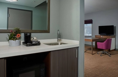 Sherwood - Tualatin North Hotel | Your Home Away from Home! Pets Allowed, Free Breakfast, Pool, Free Parking!