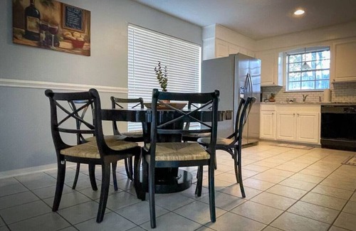 Clinton House | Your Home Away From Home In Clinton