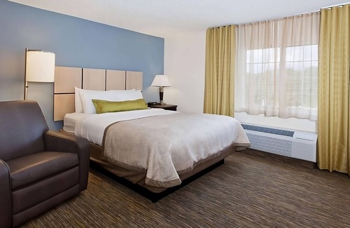 Wichita Hotel | Your Home Away From Home! Pet-Friendly Property, Parking Near Barrington Park!