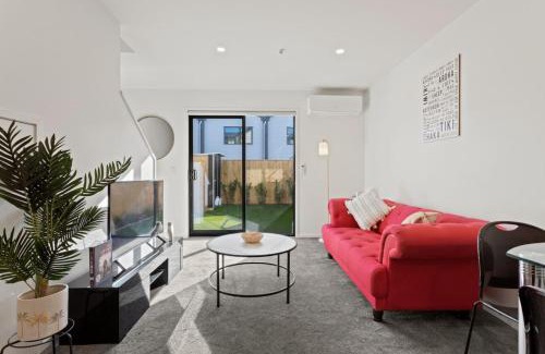 Te Atatu Peninsula House | Your Home Away From Home