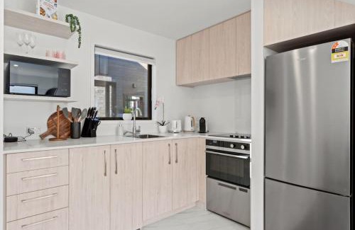 Te Atatu Peninsula House | Your Home Away From Home