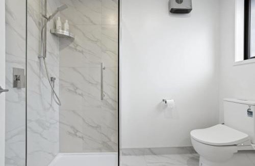 Te Atatu Peninsula House | Your Home Away From Home
