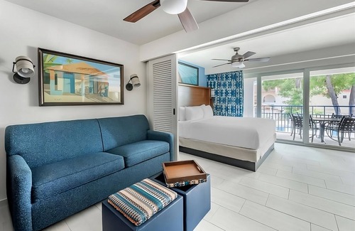 Pelican Key Hotel | Your Home Away From Home! Onsite Pool, Free Parking, Beach Front
