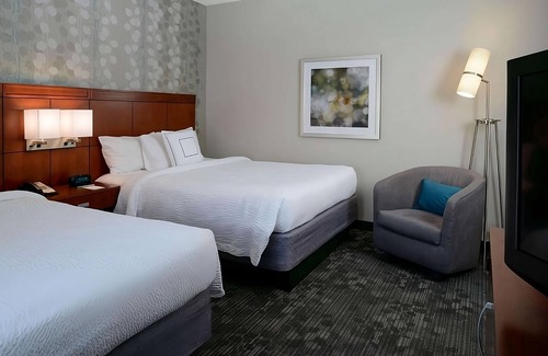 South Kansas City Hotel | Your Home Away From Home! Indoor Pool, Free Parking, Pets Allowed