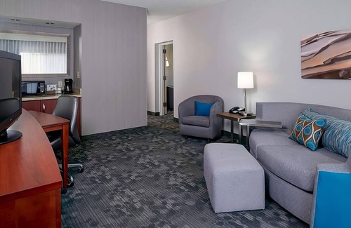 Waldron Resort | Your Home Away From Home! Pet-Friendly Property in Kansas City, Indoor Pool!