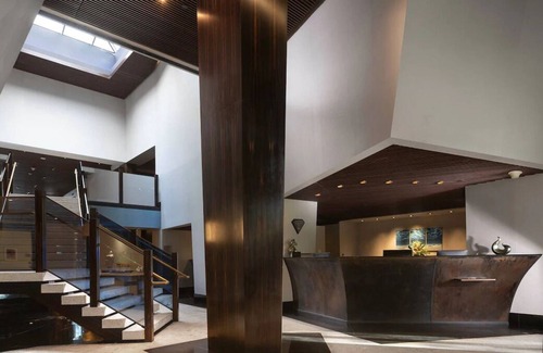 Palm Beach House | Your Home Away From Home! 3 Modern Rooms | Private Beach Access + Free Parking