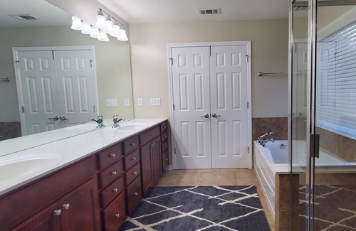 Sugar Hill House | Your Home away from Home - 5mi from Ashton Gardens & 10mi from Lake Lanier