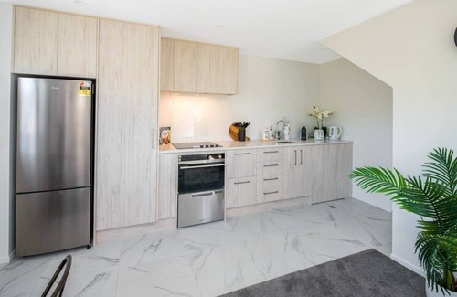 Lower Hutt House | Your Home for Night or a Month!