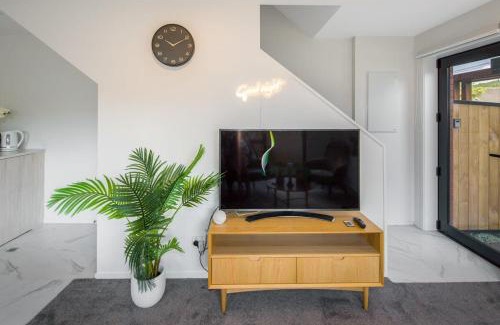 Lower Hutt House | Your Home for Night or a Month