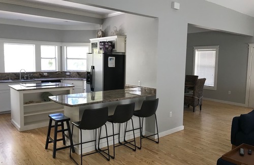Dune Allen Beach House | Your Ideal Family Getaway Awaits – Pet-Friendly and Short walk to the Beach!