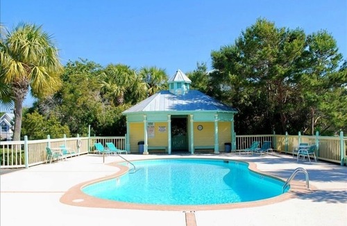 Dune Allen Beach House | Your Ideal Family Getaway Awaits – Pet-Friendly and Short walk to the Beach!