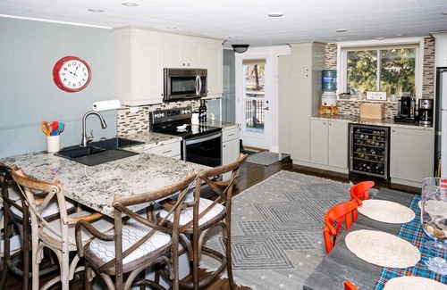 Algonquin Highlands Cottage | Your Lakeside Haven in Algonquin Highlands!