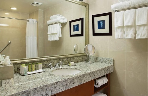 Ludlam Hotel | Your Miami Retreat - Close to Airport and Conventions! Free Airport Shuttle