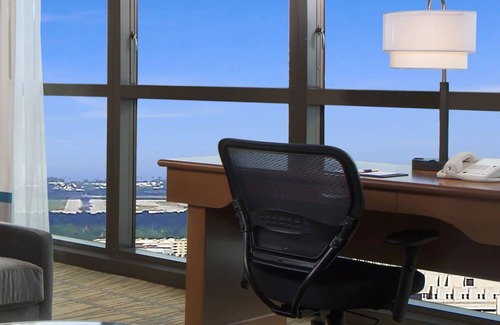 Ludlam Hotel | Your Miami Retreat - Close to Airport and Conventions! Free Airport Shuttle