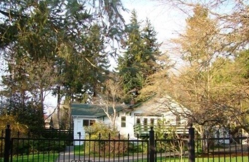 Comox House | Your mini-Estate in Comox