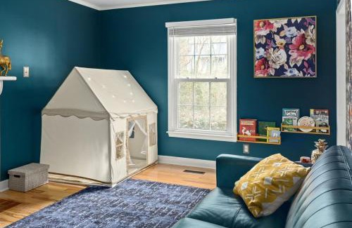 Durham House | Your Modern Family Retreat, Sleeps 10!