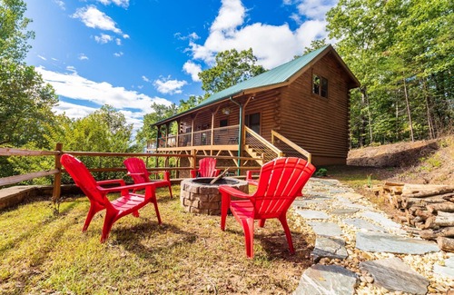 Marion Cabin | Your Mountain Getaway: 3 BR Log Home with Scenic Views on Private 2 Acres
