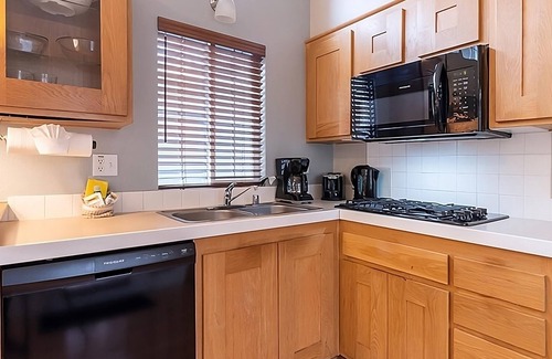 Napa Apartment | Your Napa Escape! 2 Relaxing Units, Free Parking, Outdoor Pool!