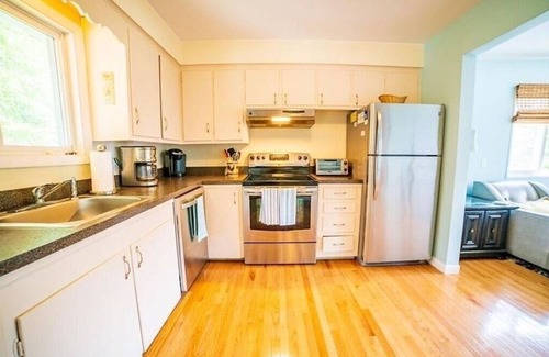 Bonnet Shores House | Your Narragansett Vacation is Calling!