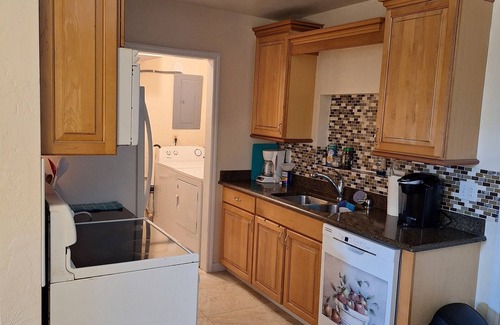 Warm Mineral Springs House | Your North Port Florida Getaway! Charming 3-bedroom house - Family Friendly