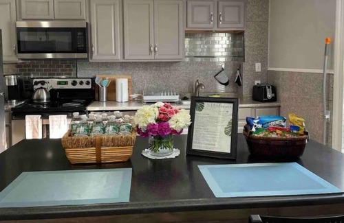 Woburn Apartment | Your Oasis Bliss-A lovely 2-Bedroom with 1-bath
