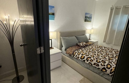 Fort Lauderdale Apartment | Your own room Inside a home