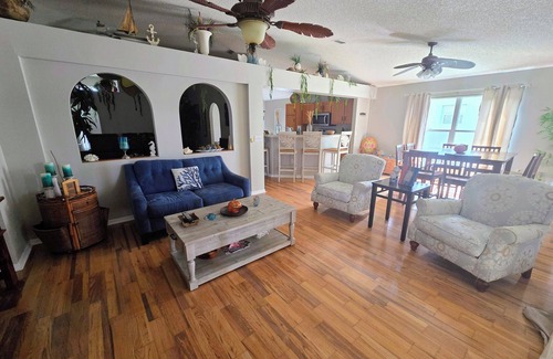 Tropic House | Your Paradise Cave Vacay