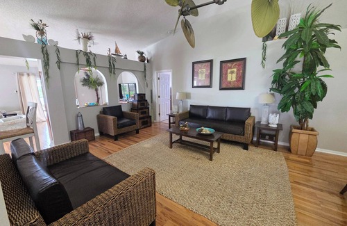 Tropic House | Your Paradise Cave Vacay