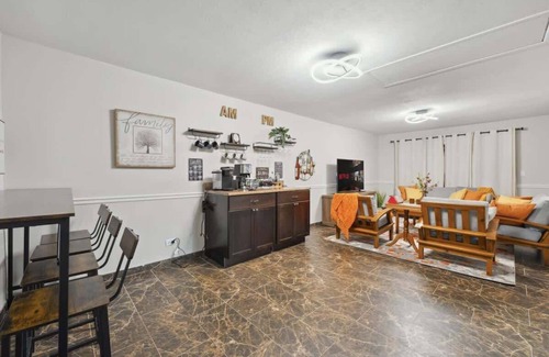 Fox Valley House | Your Perfect 3BR Home in Schaumburg